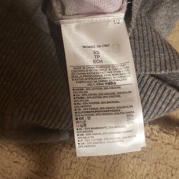 ❤ 3/$20. Banana Republic lightweight sweater. XS - Picture 4 of 7